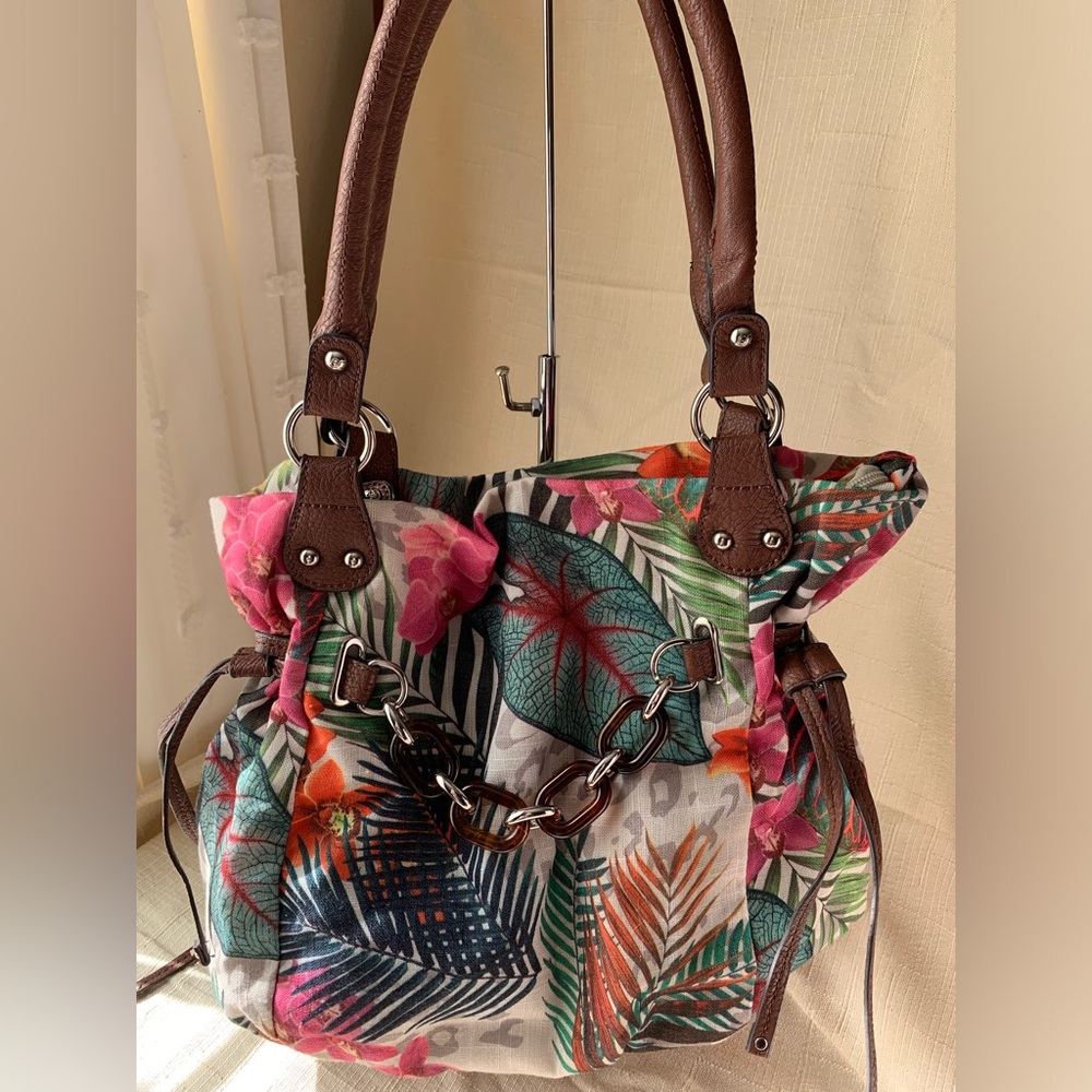 Erica Lyons’s Fall Shoulder Bag